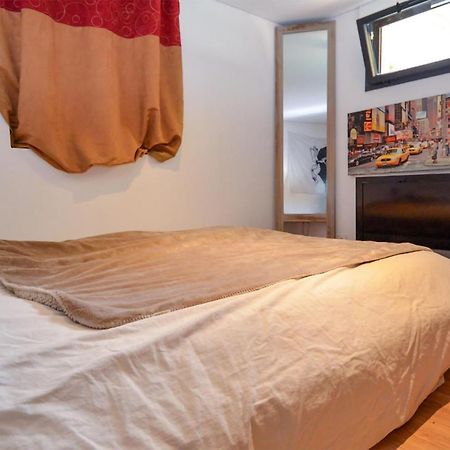 Awesome Apartment In Pujaut With Swimming Pool מראה חיצוני תמונה