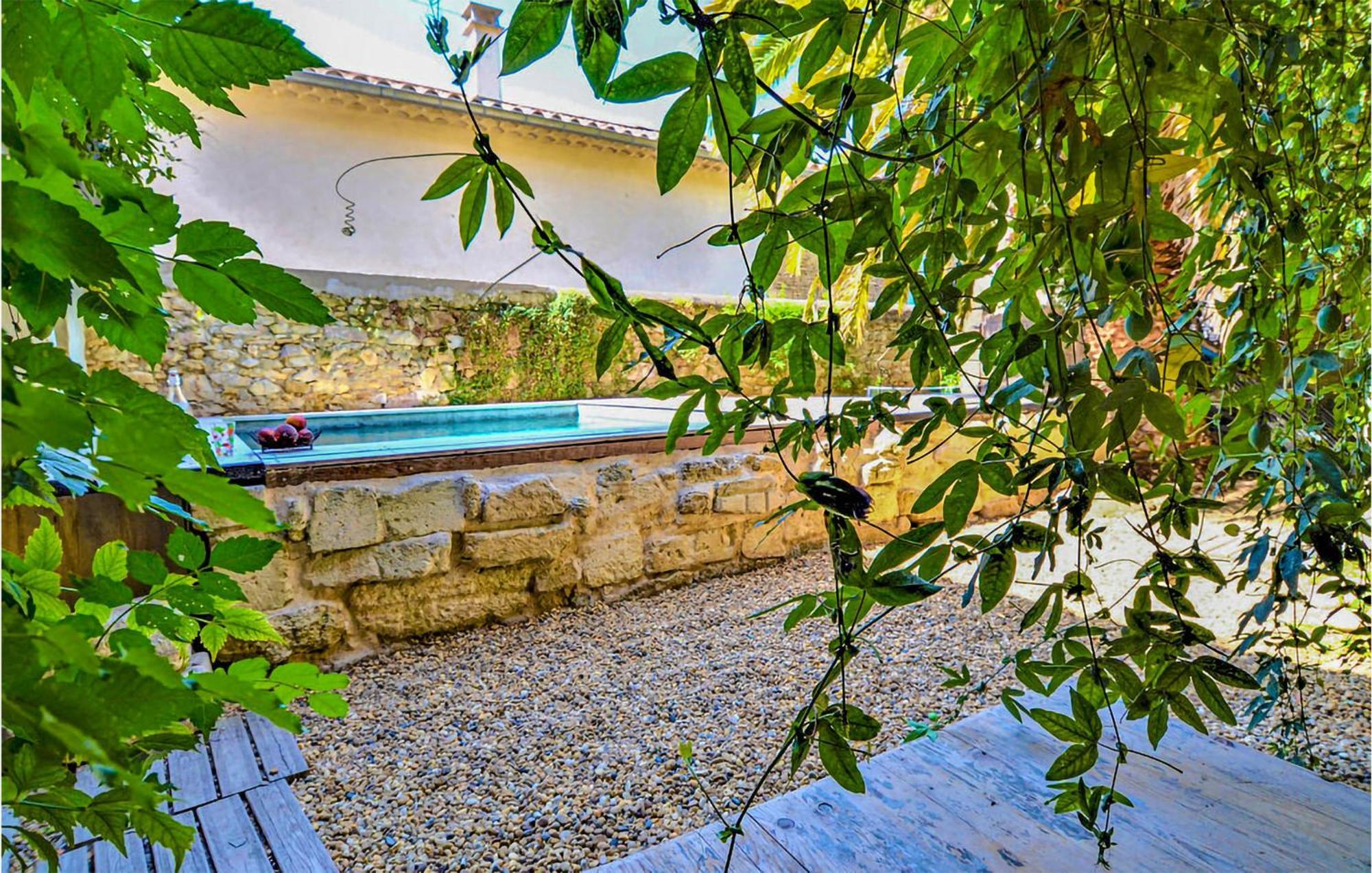 Awesome Apartment In Pujaut With Swimming Pool מראה חיצוני תמונה