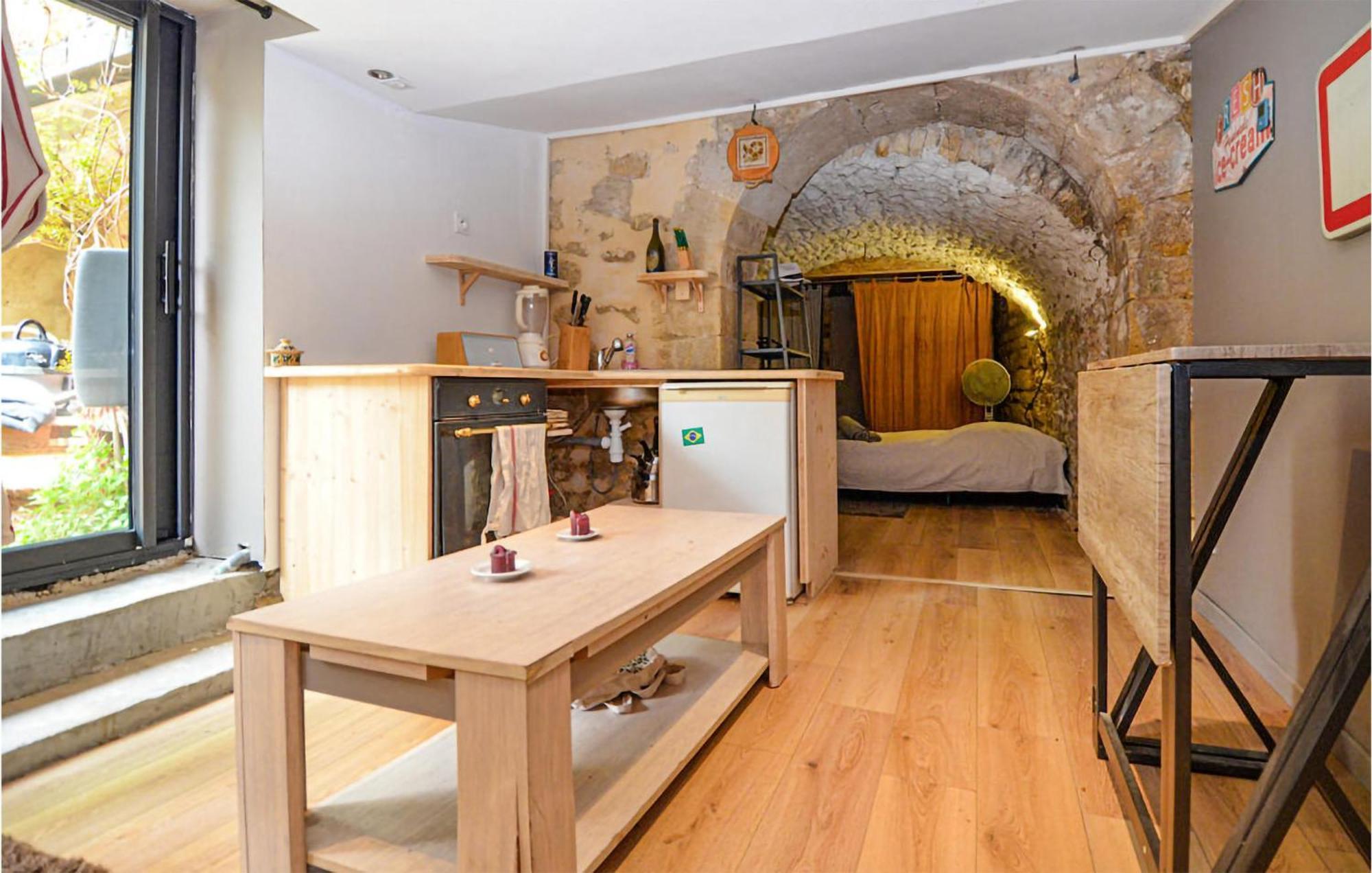 Awesome Apartment In Pujaut With Swimming Pool מראה חיצוני תמונה