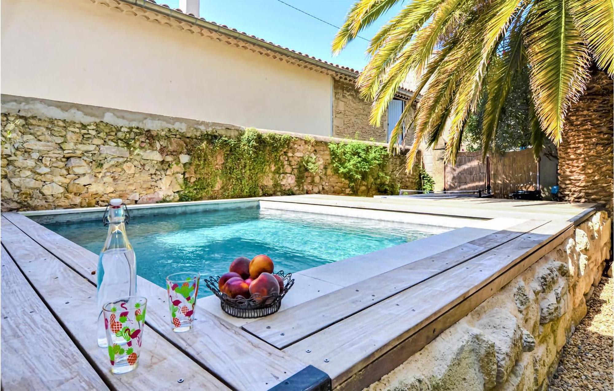 Awesome Apartment In Pujaut With Swimming Pool מראה חיצוני תמונה